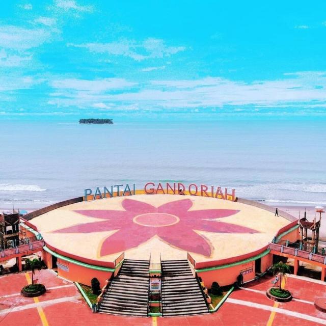 Pantai Gandoriah Pariaman